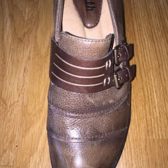 EARTH 5.5 Ergonomic Brown Distressed Ankle Shootie - Picture 2 of 6